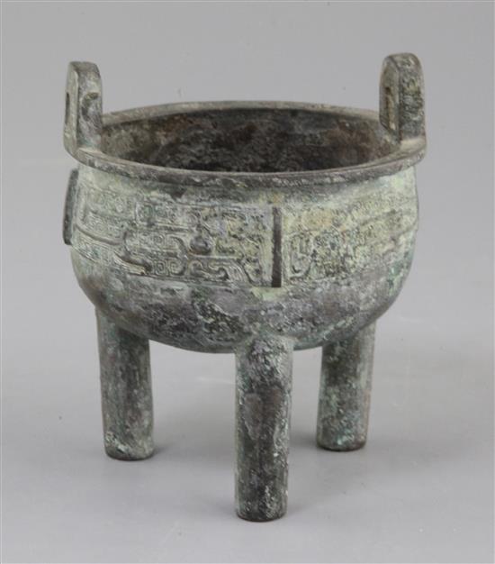 A small Chinese archaistic bronze vessel, Ding, early Western Zhou dynasty style, 12.5cm high